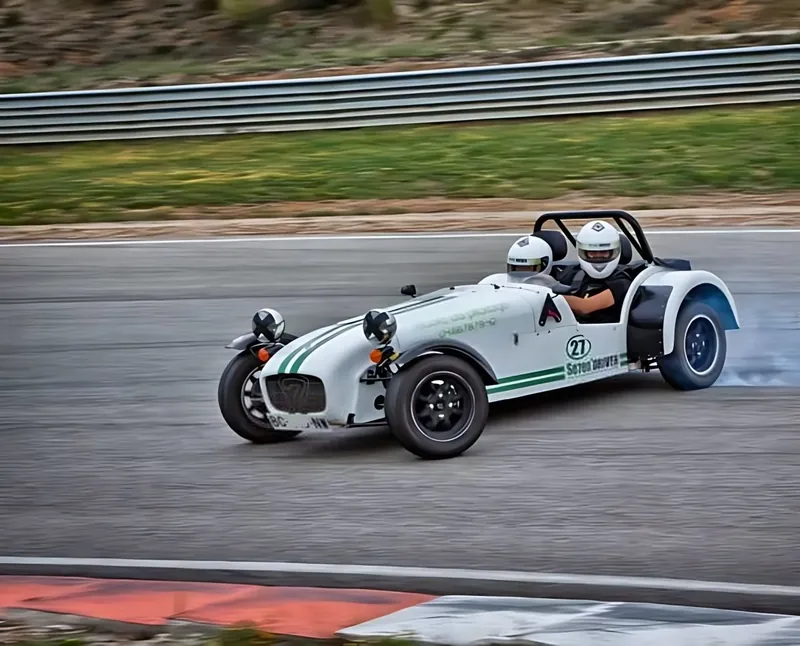 Caterham 7'Driver en drift