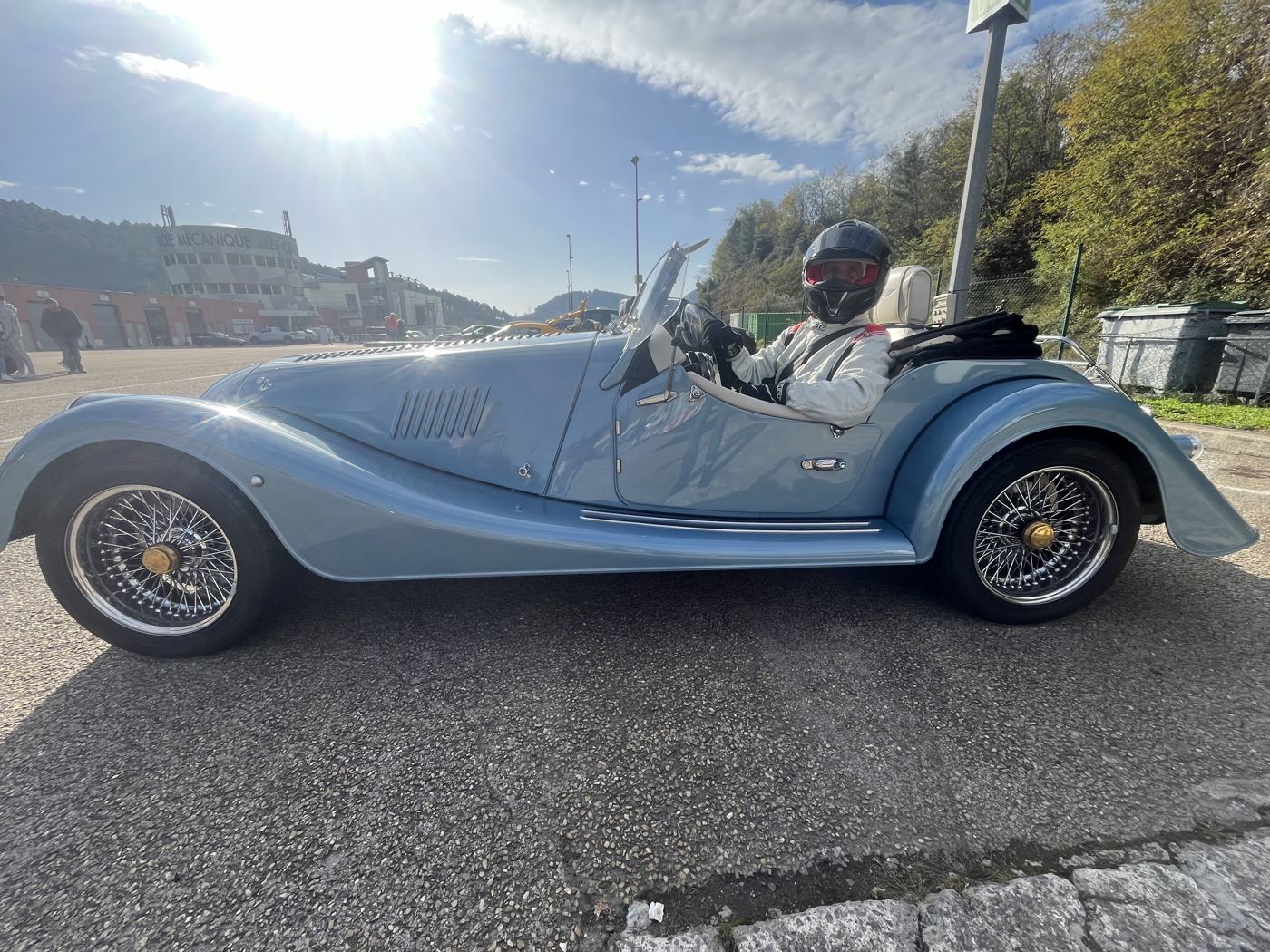 Morgan dans la pit-lane