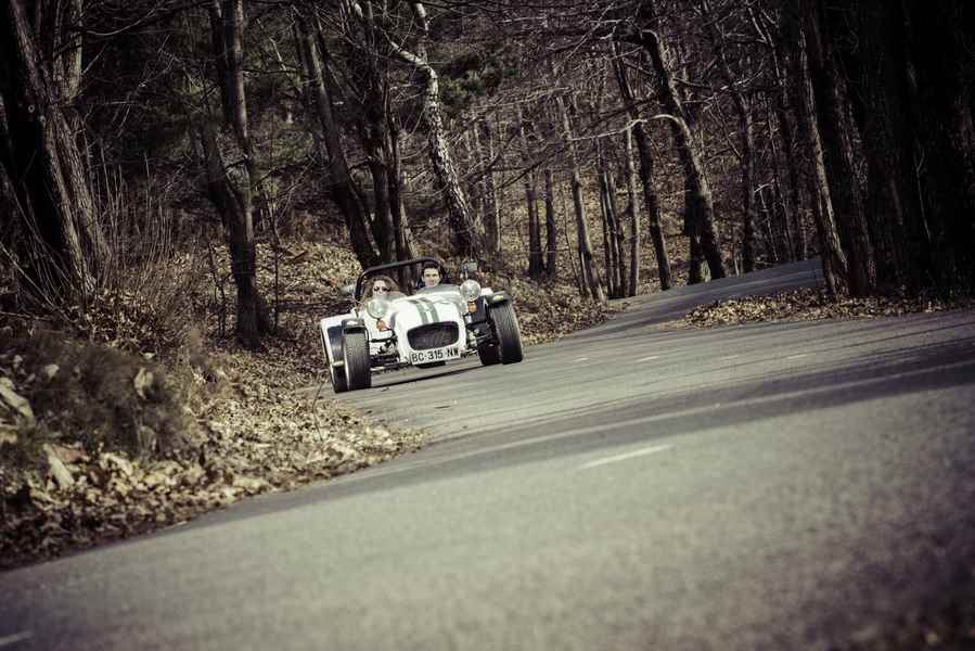 Caterham en sous-bois