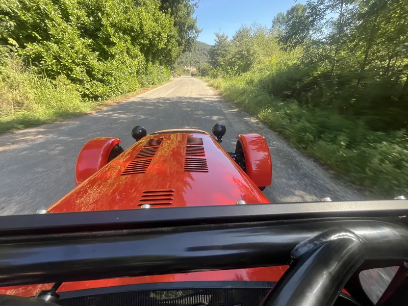 Au volant d'une Caterham, sur les petites routes des Cévennes